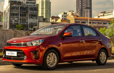 KIA Soluto về đại lý, giá khởi điểm xấp xỉ VinFast Fadil