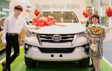 Có Range Rover Evoque, ca sĩ Đức Phúc tậu thêm cả Toyota Fortuner