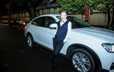 Ca sĩ Đàm Vĩnh Hưng rao bán Lexus RX350 vì nhà thừa xe