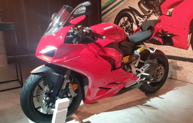 Ducati Panigale V2 2020 ra mắt, giá 'mềm' hơn Panigale V4