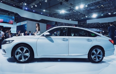 Giá 1,3 tỷ đồng, Honda Accord 2020 có gì để đấu với Toyota Camry