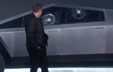 Tesla ra mắt xe bán tải bọc thép như phim viễn tưởng