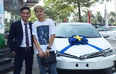 Văn Toàn “lên đời” khi mua Toyota Altis giá gần 1 tỷ đồng