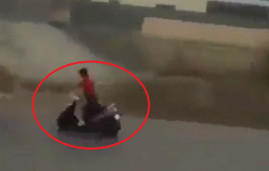 VIDEO: Nam thanh niên drift xe tay ga cực ấn tượng