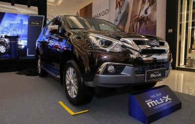 Giá xe Isuzu D-max và mu-X giảm “sốc” tới 200 triệu đồng