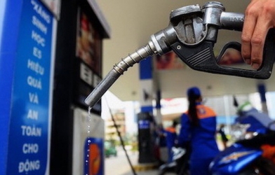 Giá xăng bất ngờ giảm 'sốc' hơn 2.000 đồng/lít
