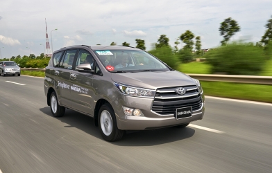 Toyota Innova: Giá lăn bánh 2023, TSKT & đánh giá xe chi tiết
