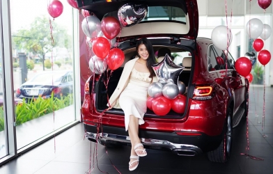 Hot girl 'Thích ăn phở' tậu Mercedes-Benz GLC 200 hơn 1,7 tỷ đồng