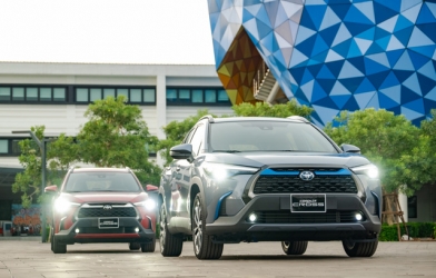 Xuất hiện tình trạng “bia kèm lạc” khi mua Toyota Corolla Cross