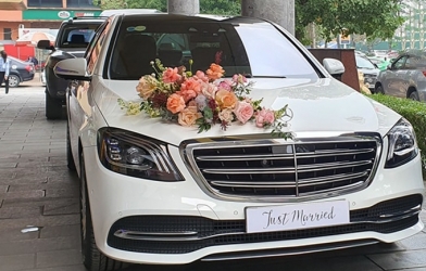 Chiếc xe rước dâu hơn 7 tỷ đồng của Công Phượng có gì đặc biệt?