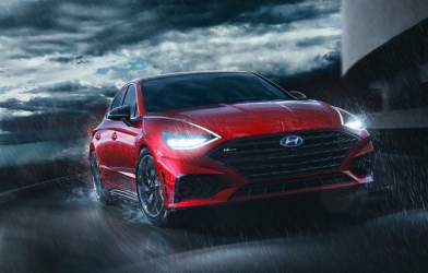 Toyota Camry, Mazda 6 gặp “đối cứng” với động cơ mạnh đến khó tin