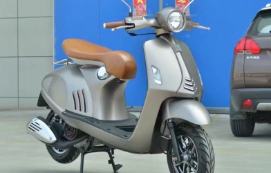 Xuất hiện mẫu xe ga đẹp long lanh như Vespa, giá rẻ hơn Honda Vision
