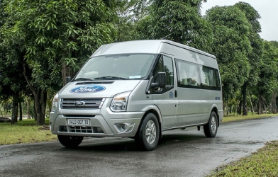 Ford Transit 2019 giảm giá, bảo hành dài hạn hơn