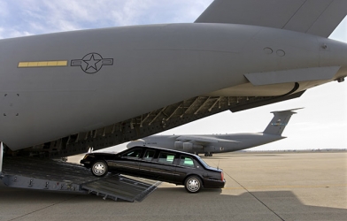 Tìm hiểu chiếc xe 'Quái thú' nặng như khủng long bạo chúa của Donald Trump