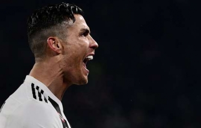 Ronaldo chói sáng, Juventus vẫn mất điểm trên sân nhà