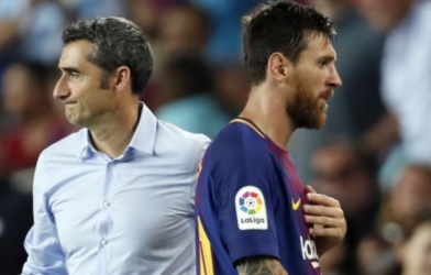 CĐV Barcelona: 'Valverde chỉ làm phí thời gian của Messi'
