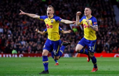 VIDEO: Ward-Prowse ghi siêu phẩm đá phạt vào lưới MU