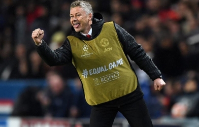 Vì sao HLV Solskjaer mặc áo tập chỉ đạo MU đánh bại PSG?