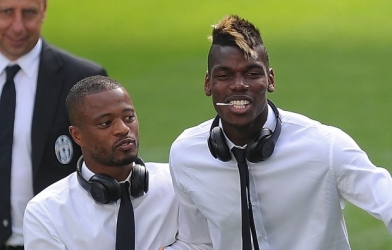 VIDEO: Pogba, Evra phát cuồng sau chiến thắng của MU
