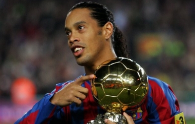 Top 10 tuyệt tác của Ronaldinho - Huyền thoại (P31)