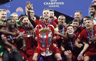 Màn ăn mừng vô địch cúp C1 cảm xúc của Liverpool