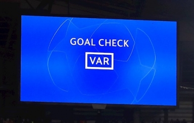 Chính thức: CĐV được xem VAR ở Ngoại hạng Anh trừ MU, Liverpool