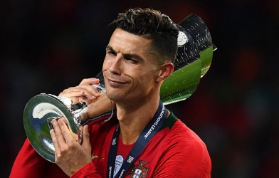 VIDEO: Ronaldo ăn mừng vô địch Nations League đầy cảm xúc