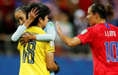 'Chẳng có gì phải thương cảm cho tuyển nữ Thái Lan'