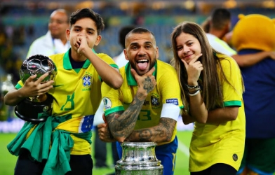 Vô địch Copa Amrica, Brazil ẵm hattrick danh hiệu cá nhân