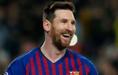 VIDEO: Messi 'chơi bóng rổ bằng chân' tuyệt đỉnh ở Nhật Bản