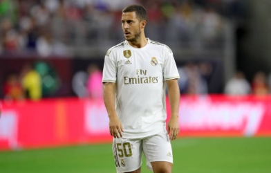 Lộ bụng mỡ, Hazard nhận 'mưa gạch đá' từ CĐV Real