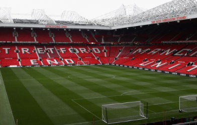 Huyền thoại khuyên MU bán tên SVĐ Old Trafford