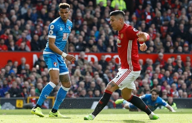 Ibra sút hỏng 11m, MU để Bournemouth chia điểm cay đắng