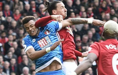 Tyrone Mings lên tiếng về pha cố tình đạp vào đầu Ibra