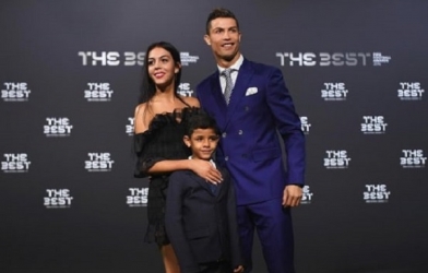 Tin HOT thể thao tối 7/3: Kiều nữ của CR7 lộ quá khứ vất vả