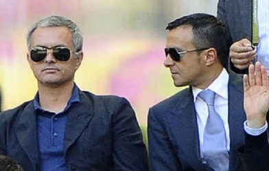 Siêu cò thuyết phục thành công James Rodriguez về MU?