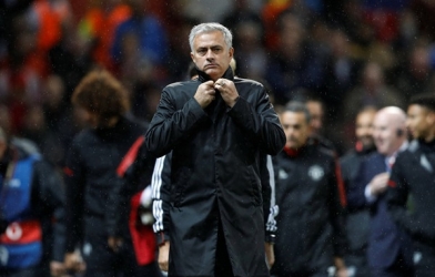 Mourinho nổi đóa vì học trò thi đấu cợt nhả