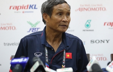 HLV Mai Đức Chung nghẹn ngào nói lời chia tay tuyển VN