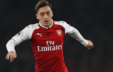 Chuyển nhượng 18/12: Mesut Ozil quyết định tương lai
