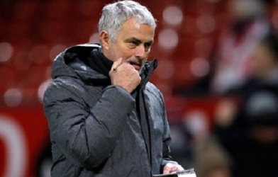 HLV Mourinho trả giá đắt vì chuỗi phong độ kém cỏi của MU