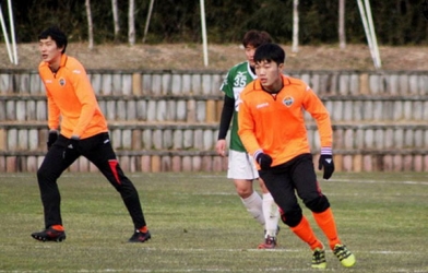 Xuân Trường lần đầu đá chính, Gangwon bị cầm hòa