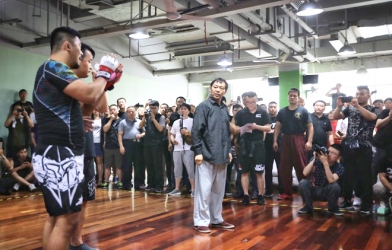 Sau khi bị bắt, Hiểu Đông lại gây sốc với lời thách đấu mới