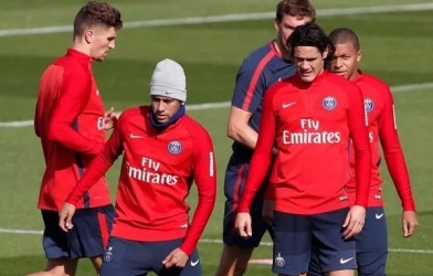 Đối đầu với Cavani, Neymar phải ‘xuống nước’