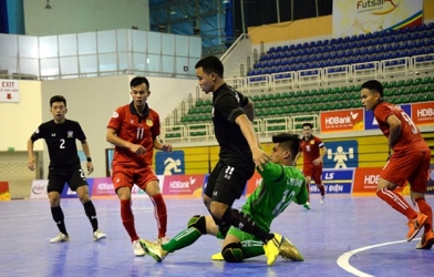 Thắng hủy diệt 14-0, HLV Thái Lan tự tin lên ngôi vô địch