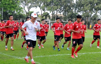 NÓNG: Đội bóng Việt Nam trước nguy cơ giải tán