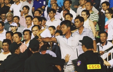 Tin HOT sáng 12/5: GĐĐH CLB Hà Nội tấn công CĐV HAGL?