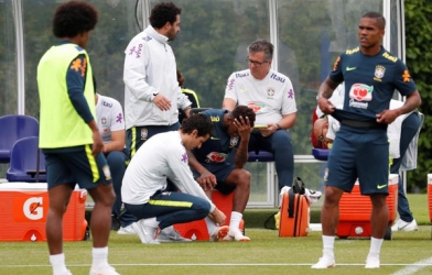 HLV ĐT Brazil lo sốt vó khi trụ cột chấn thương sát thềm World Cup