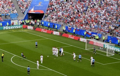 Suarez sút phạt đẳng cấp mở tỉ số cho ĐT Uruguay