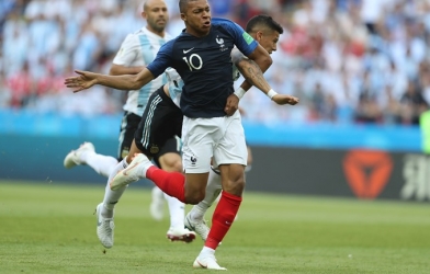 Pha tăng tốc kinh điển của Mbappe loại mọi cầu thủ Argentina
