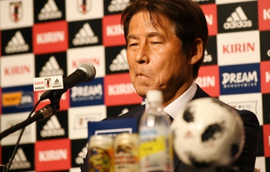 HLV Akira Nishino chia tay ĐT Nhật Bản sau World Cup